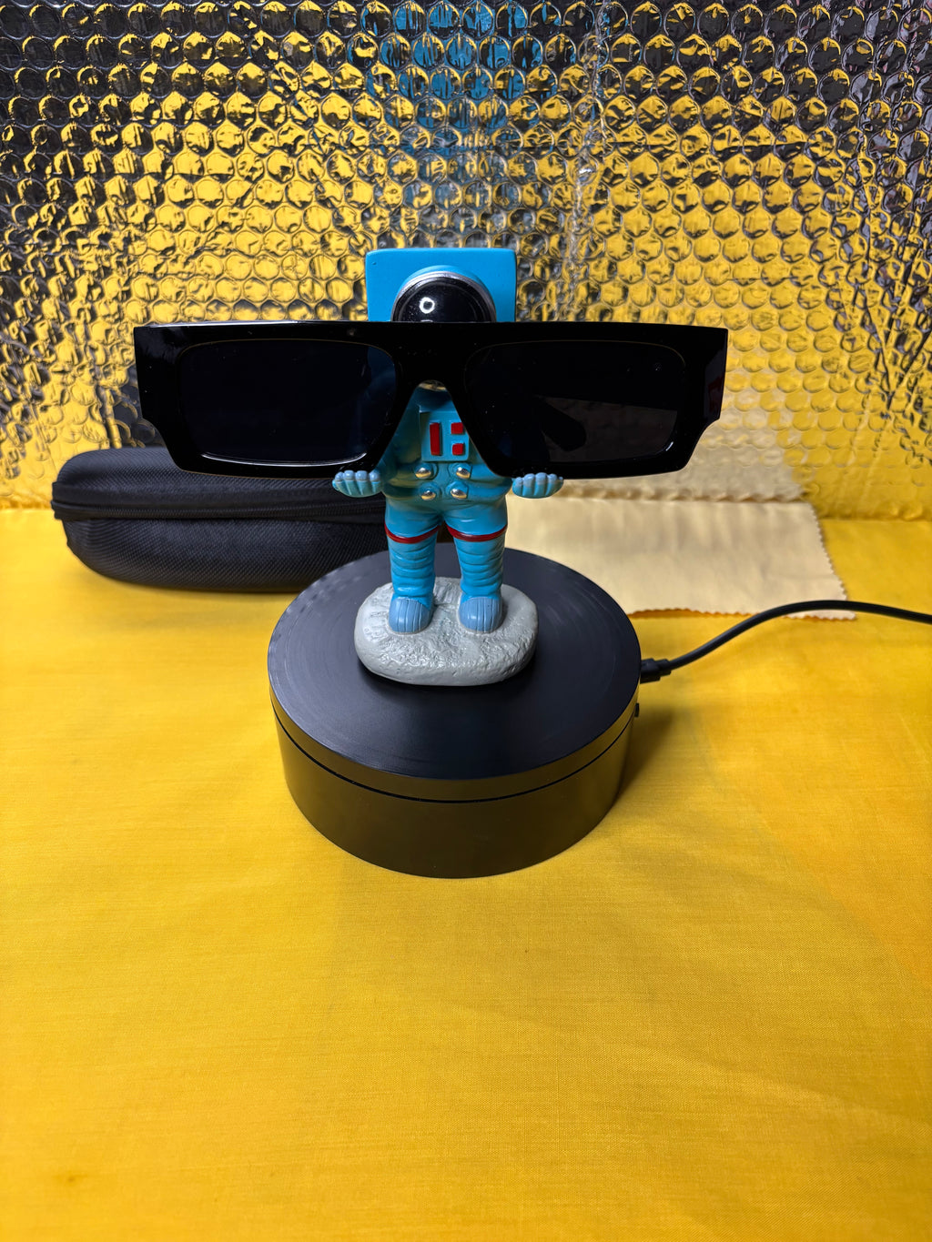 Off White Sunglasses (Black)