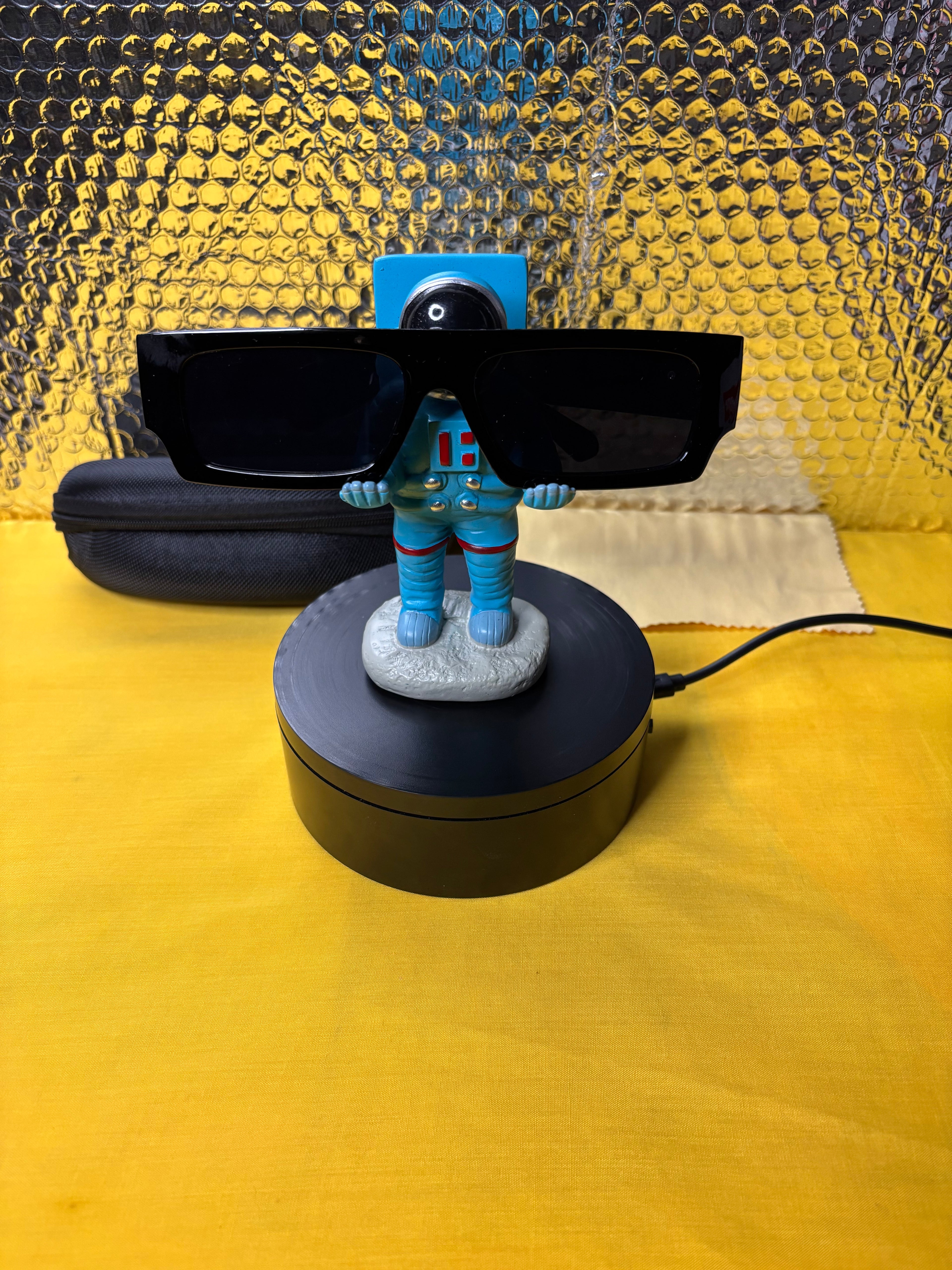 Off White Sunglasses (Black)