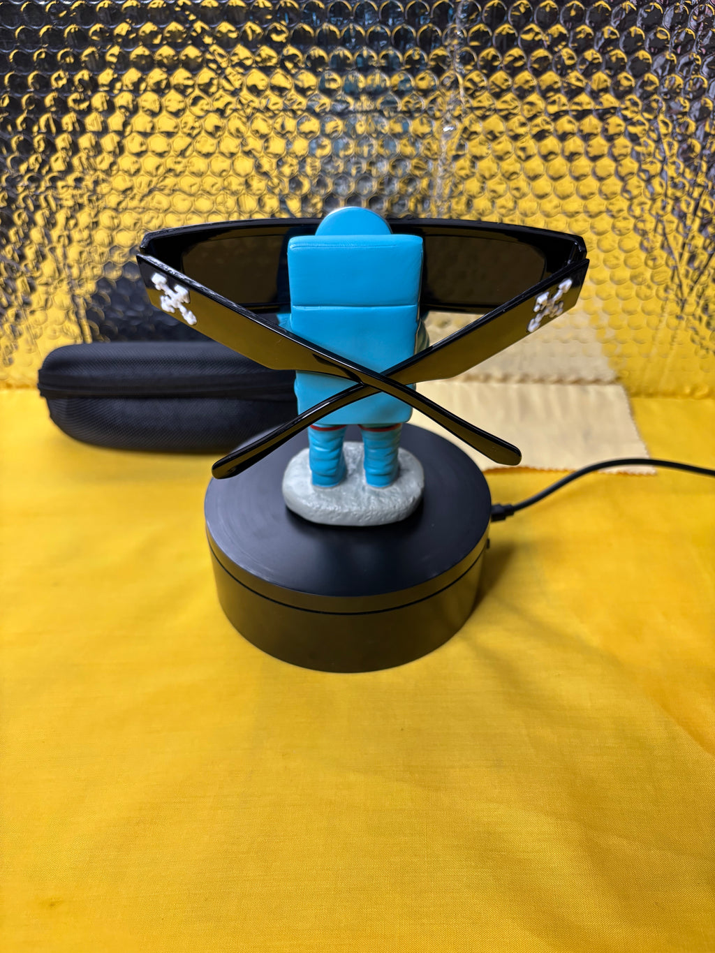 Off White Sunglasses (Black)