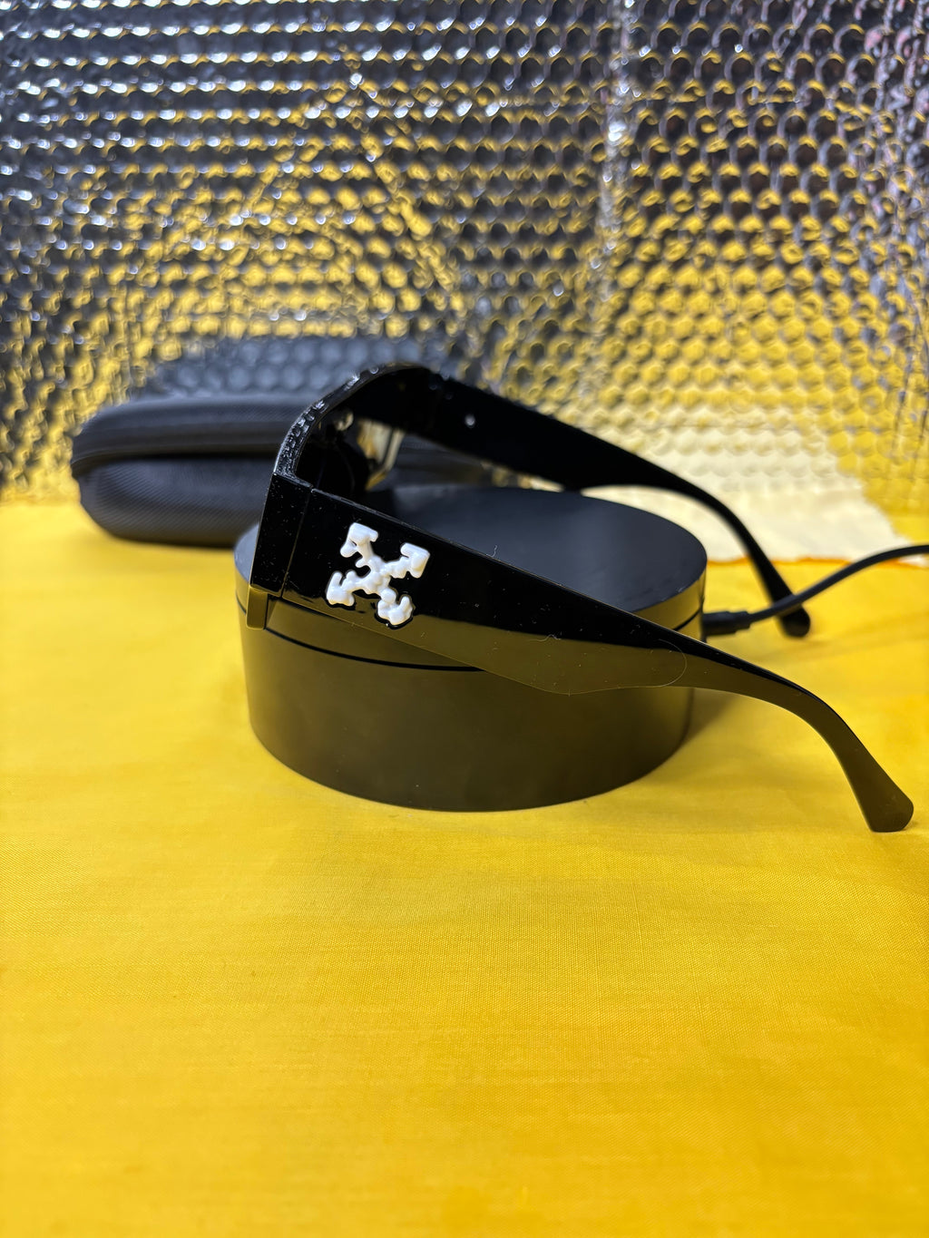 Off White Sunglasses (Black)