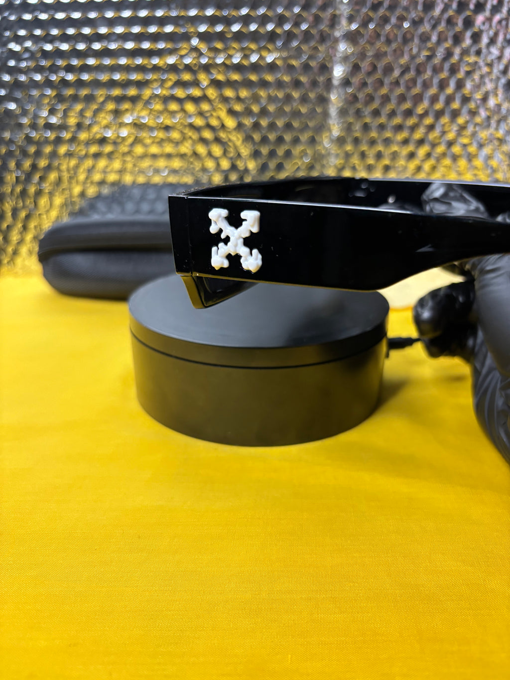 Off White Sunglasses (Black)